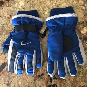 Kids size 4-7 Nike gloves